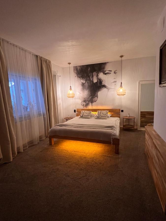 Shard Boutique Hotel-Adult Only Braşov Buitenkant foto