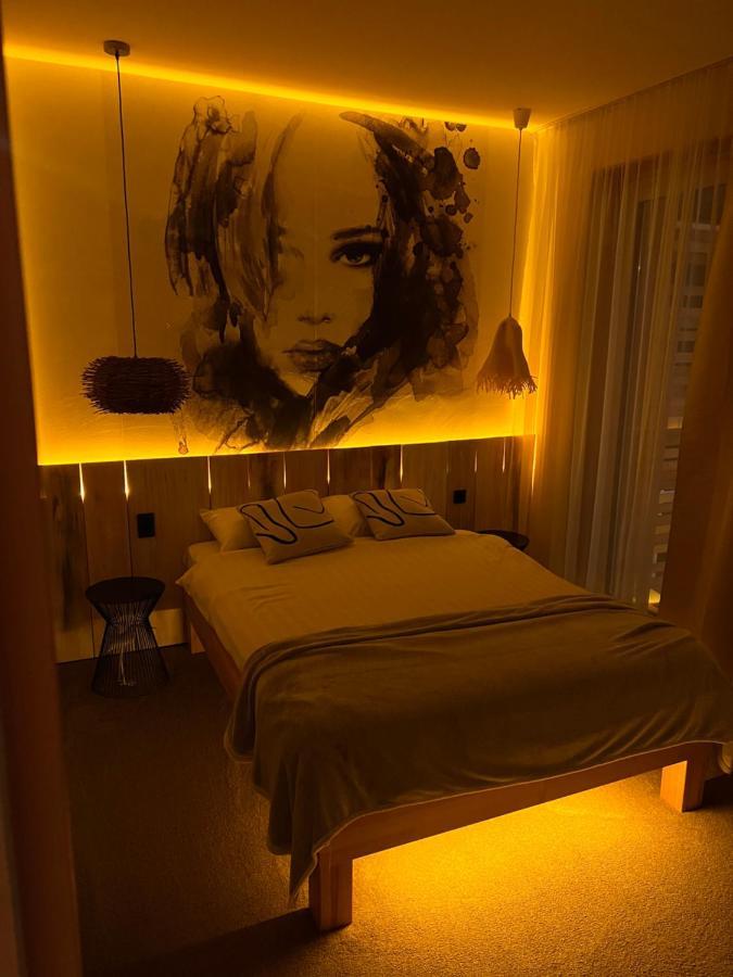 Shard Boutique Hotel-Adult Only Braşov Buitenkant foto