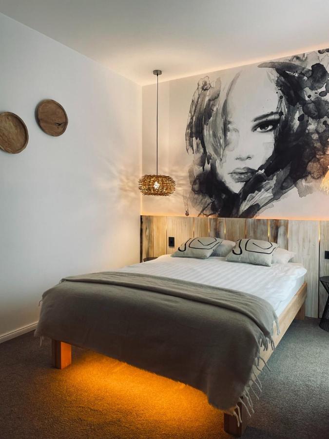 Shard Boutique Hotel-Adult Only Braşov Buitenkant foto