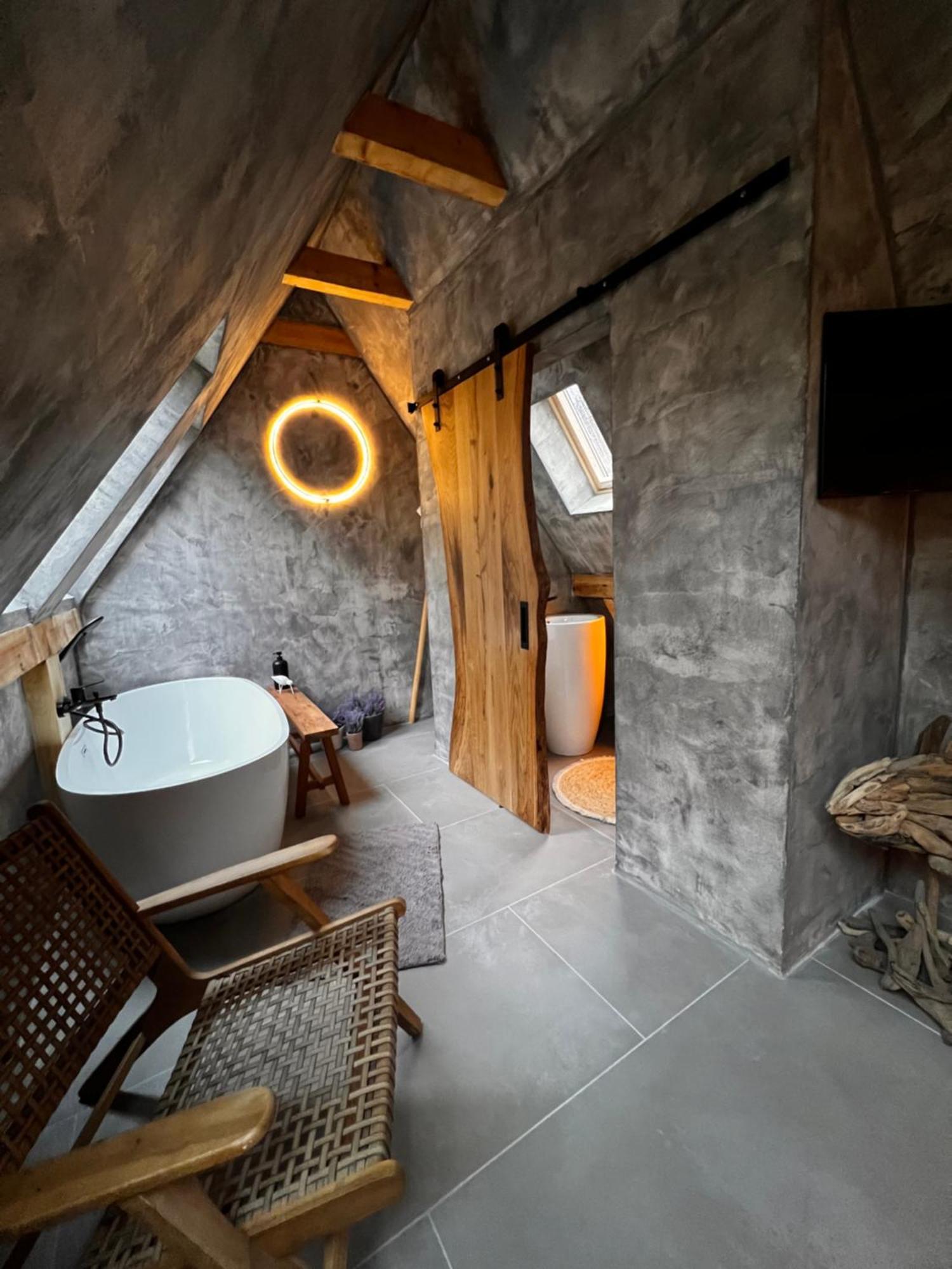 Shard Boutique Hotel-Adult Only Braşov Buitenkant foto
