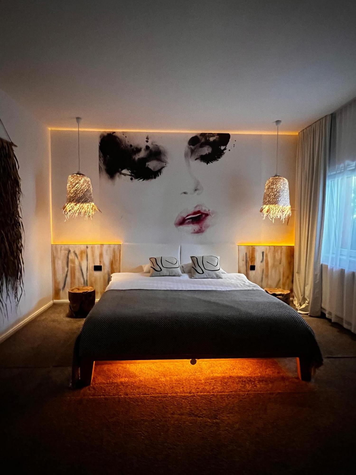 Shard Boutique Hotel-Adult Only Braşov Buitenkant foto