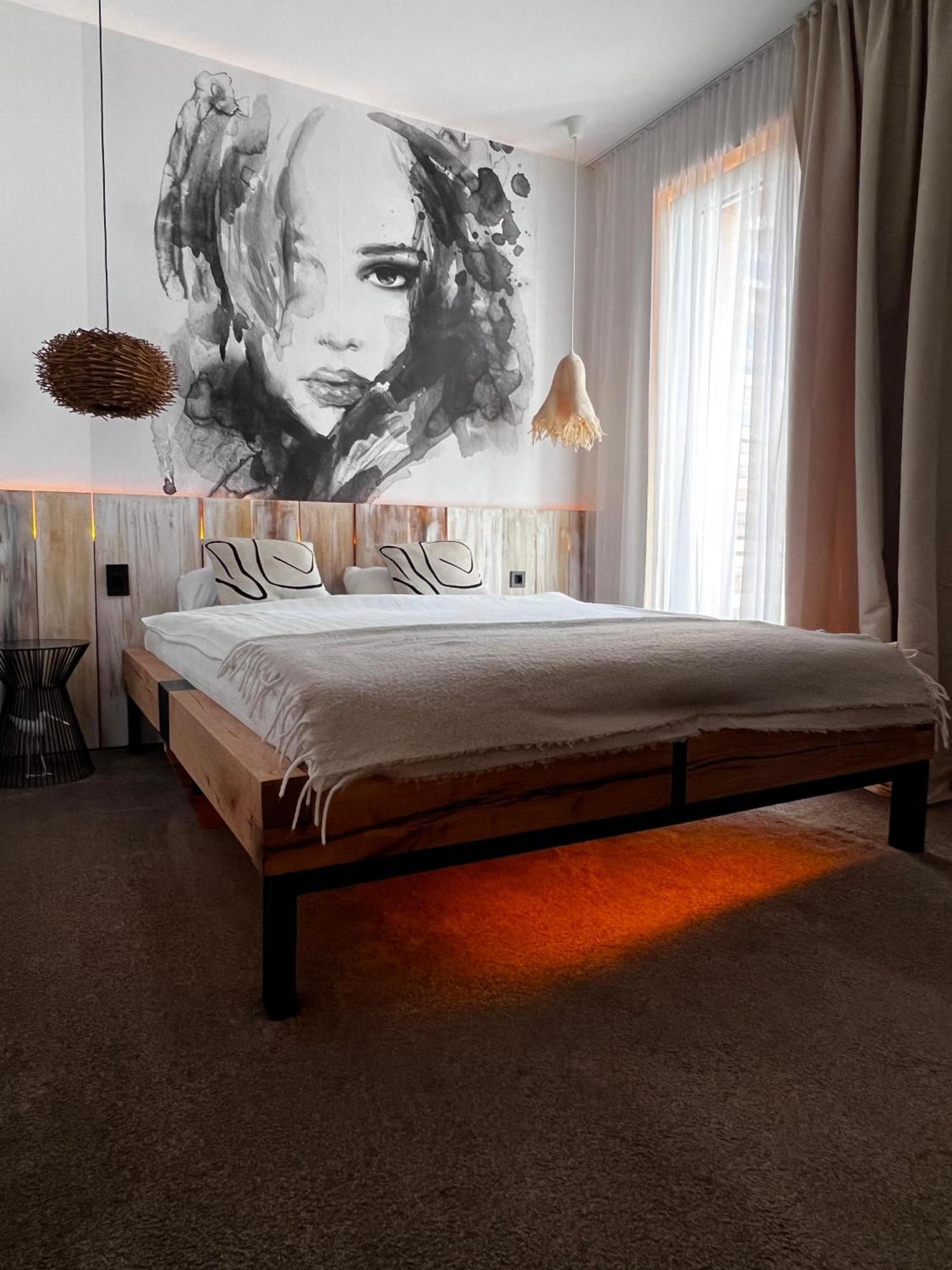 Shard Boutique Hotel-Adult Only Braşov Buitenkant foto
