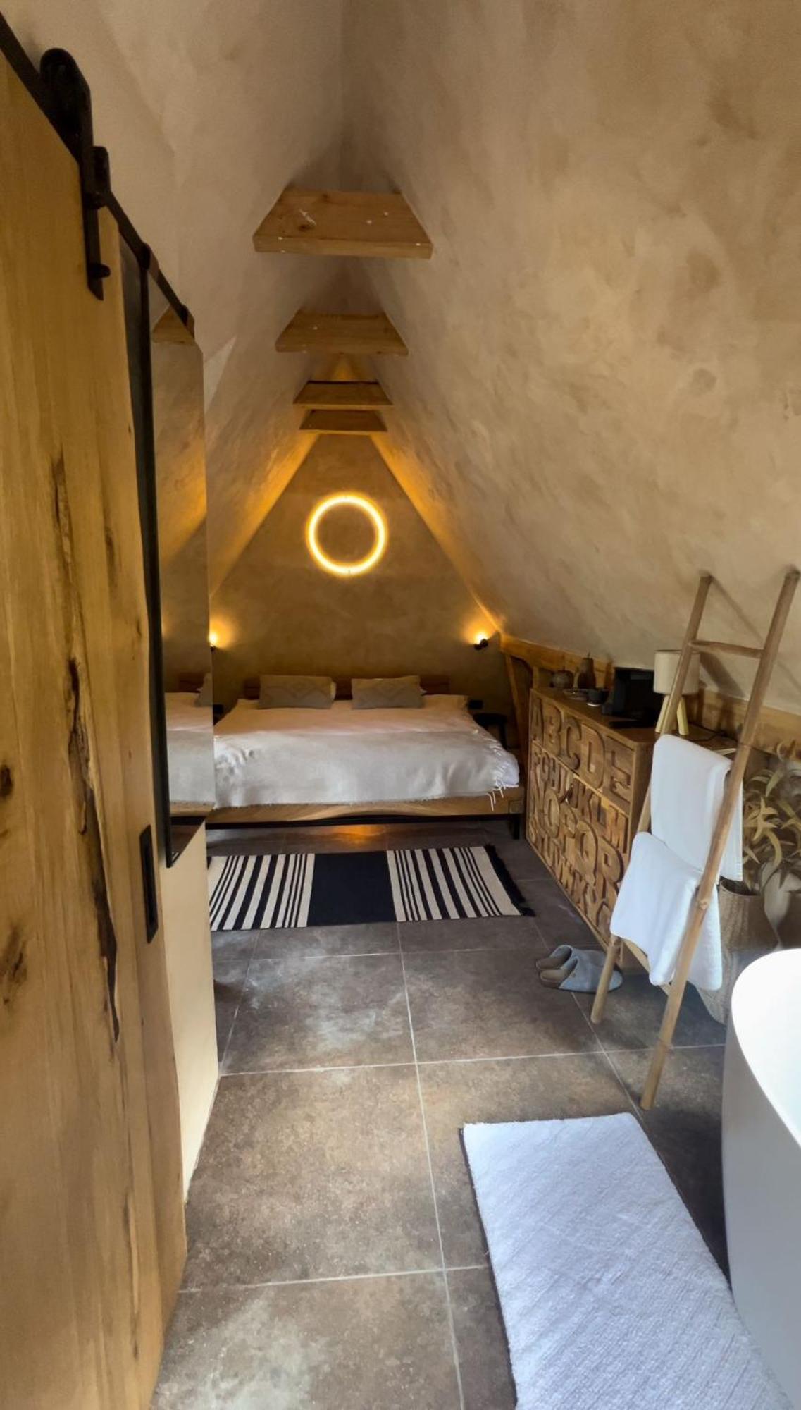 Shard Boutique Hotel-Adult Only Braşov Buitenkant foto